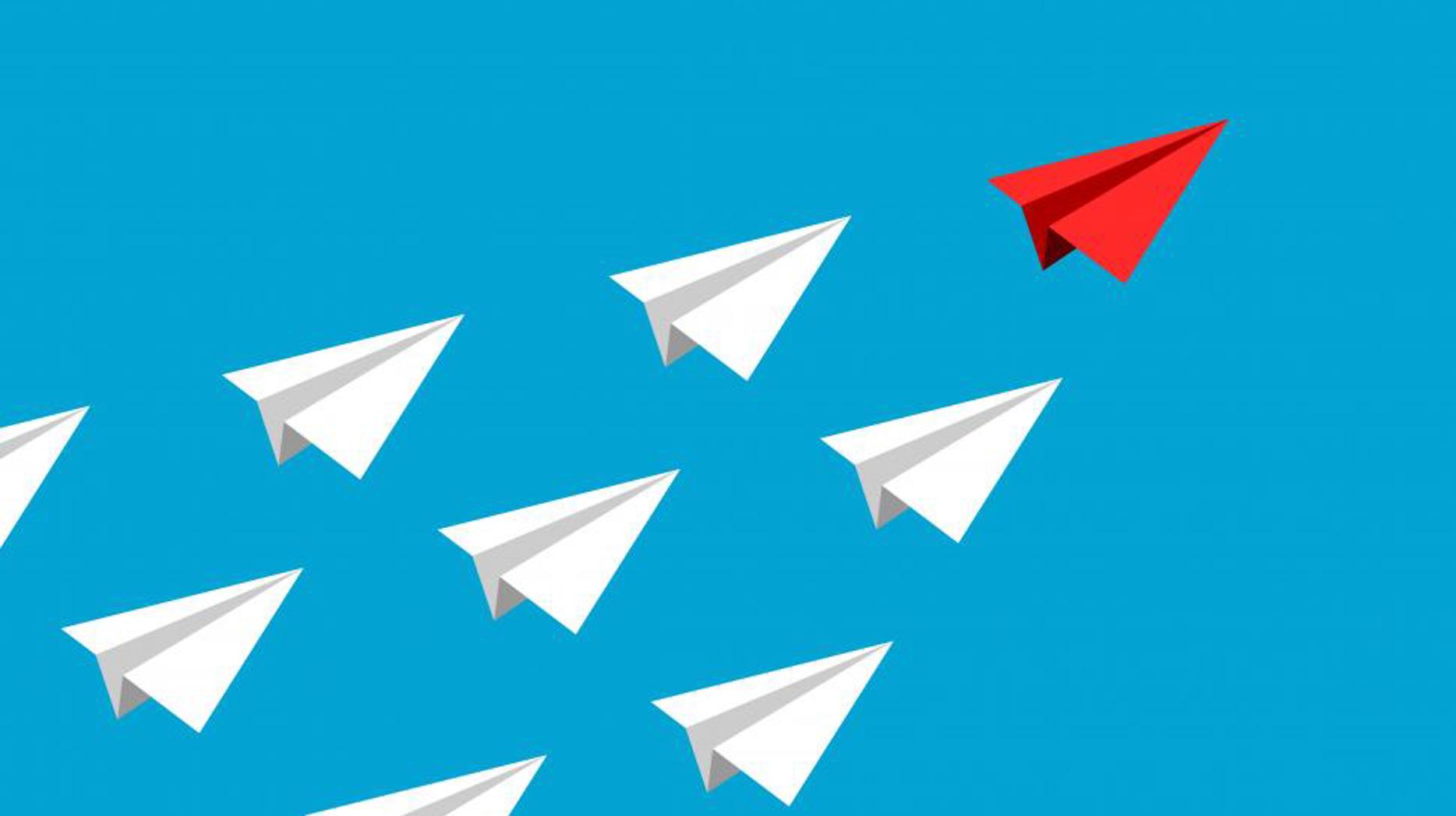 m_Follow_the_Leader_-_Leadership_Concept_with_Paper_Airplanes.jpg